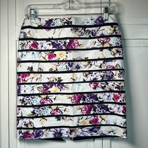 EUC White House Black Market floral skirt size 2